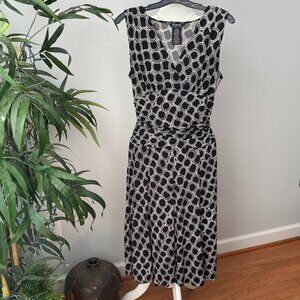 Black and White Sleeveless Low-V Front Casual Dress by George Size Small (4-6)